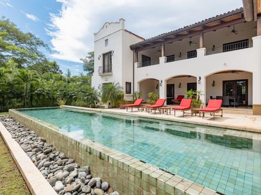 Luxury home in Tamarindo, Santa Cruz