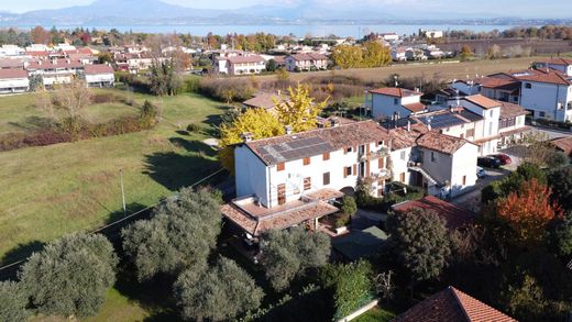 فيلا شبه مستقلة ﻓﻲ Sirmione, Provincia di Brescia