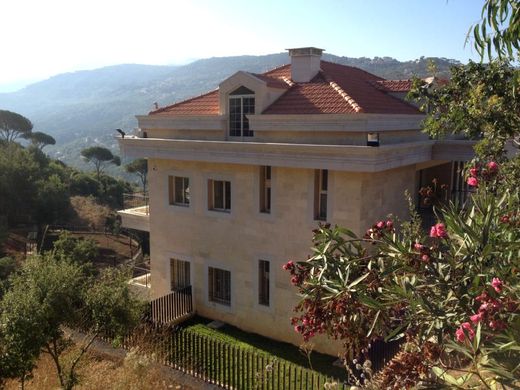 Villa à Baabdât, Mohafazat Mont-Liban