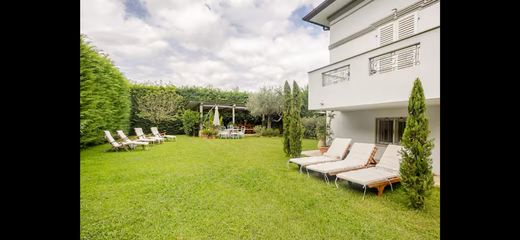 Villa a Pietrasanta, Lucca