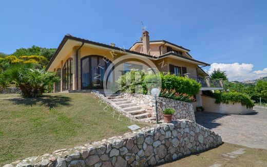 Villa a Altidona, Fermo