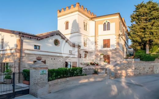 Villa Sant'Omero, Teramo ilçesinde