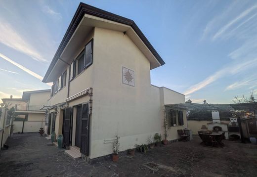 Villa en Viareggio, Lucca