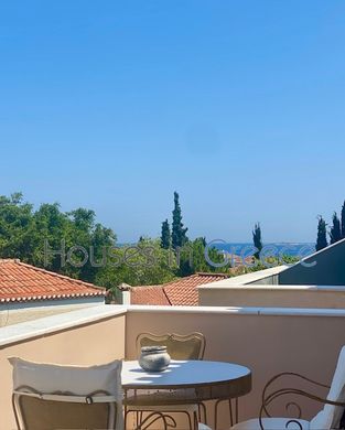 Villa a Spétses, Nomós Piraiós