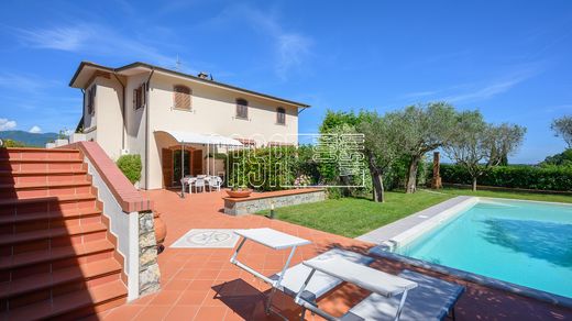 Twee-onder-een-kapwoning in Ameglia, Provincia di La Spezia
