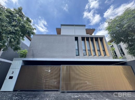 Apartment in Huai Khwang, Bangkok