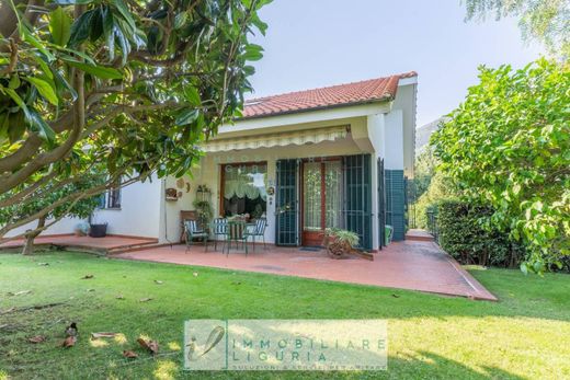 Willa w Cisano sul Neva, Provincia di Savona