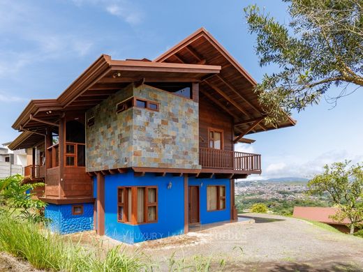 Casa de lujo en San Isidro, Cantón de Alajuela