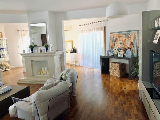 Apartment / Etagenwohnung in Germasógeia, Limassol District