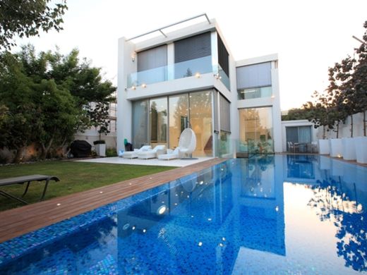 Villa in Hertzlija, Tel Aviv District