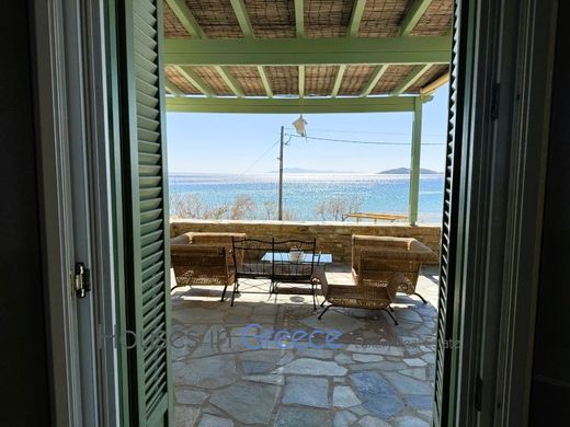 Twee-onder-een-kapwoning in Andros, Cycladen