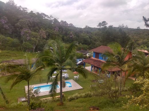 Landhuis in Embu Guaçu, Embu-Guaçu