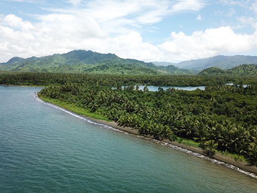 Land in Savusavu, Western