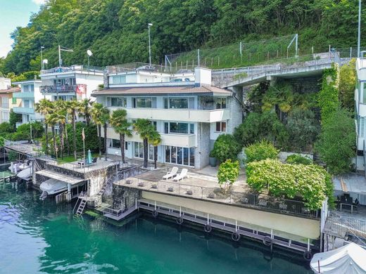 Villa in Bissone, Lugano