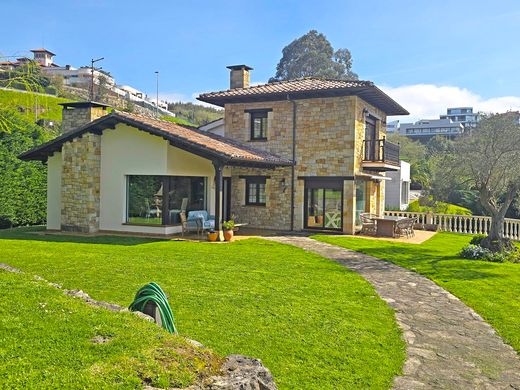 Detached House in Gijón, Province of Asturias