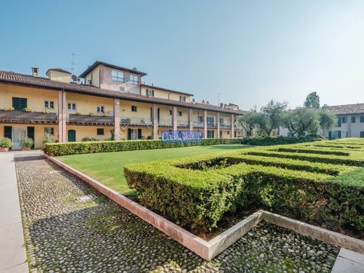 Διαμέρισμα σε Castegnato, Provincia di Brescia