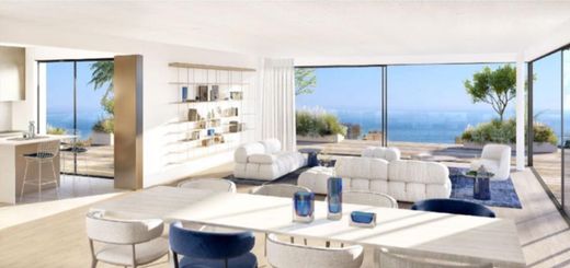 Apartment / Etagenwohnung in Beausoleil, Alpes-Maritimes