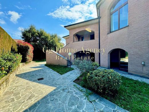 Villa en Bernareggio, Provincia di Monza e della Brianza