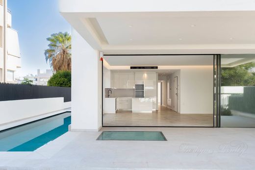 Двухуровневые апартаменты, Glyfáda, Nomarchía Athínas