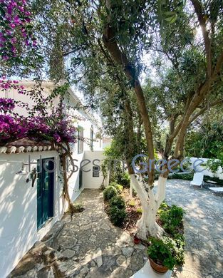 Casa Unifamiliare a Spétses, Nomós Piraiós