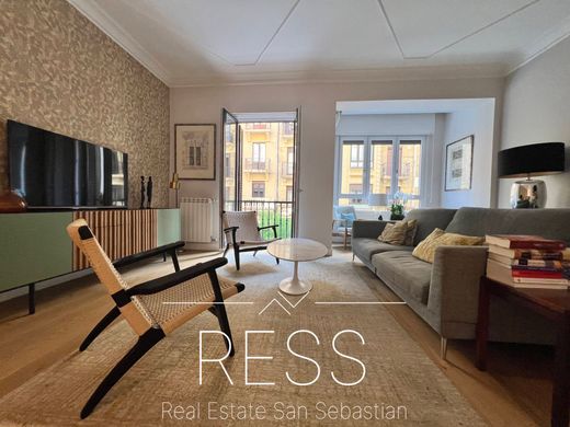 Apartment / Etagenwohnung in Donostia-San Sebastián, Guipuzcoa