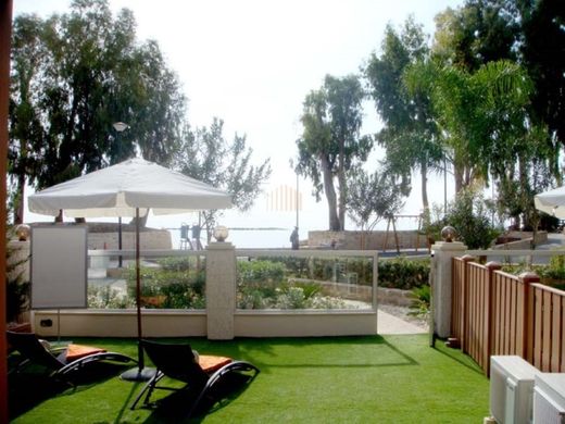 Apartment / Etagenwohnung in Germasógeia, Limassol District