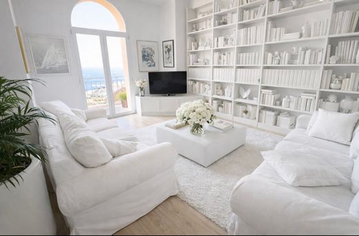 Apartment / Etagenwohnung in Beausoleil, Alpes-Maritimes