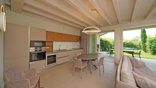 Villa in Sirmione, Provincia di Brescia