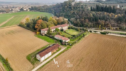 Semidetached House in Vicenza, Provincia di Vicenza