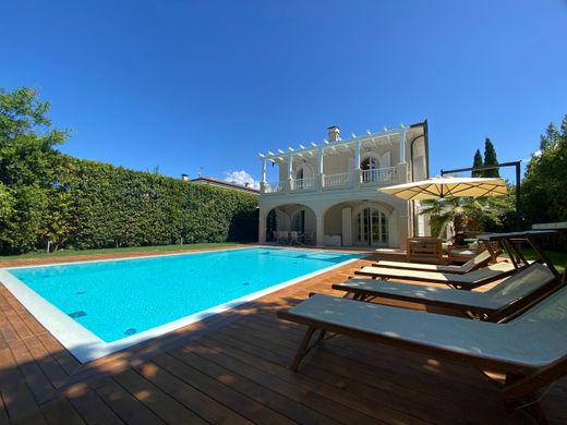 Villa for rent per week in Forte dei Marmi