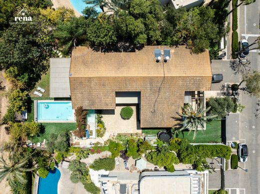 Villa for sale in Caesarea