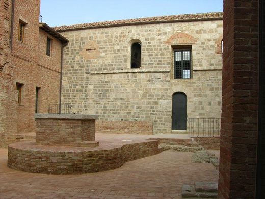 Wohnkomplexe in Asciano, Provincia di Siena