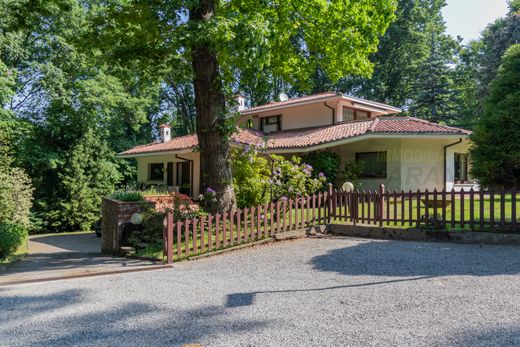 Villa in Lesmo, Provincia di Monza e della Brianza