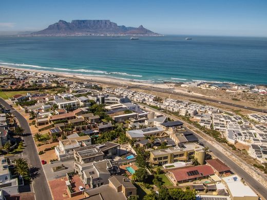 Luxury home in Bloubergstrand, City of Cape Town