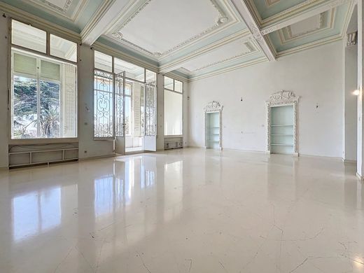 Apartment / Etagenwohnung in Cannes, Alpes-Maritimes