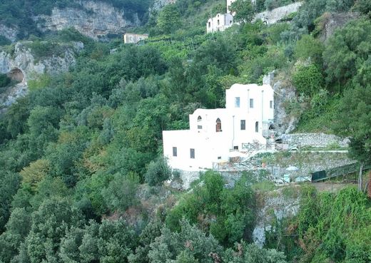 ﻣﻨﺰﻝ ﺭﻳﻔﻲ/ ﺑﻴﺖ ﻤﺰﺭﻋﺔ ﻓﻲ Amalfi, Provincia di Salerno