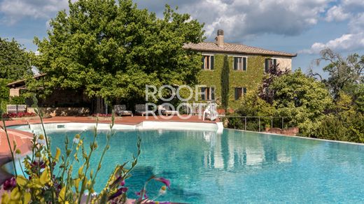 Mehrfamilienhaus in Siena, Provincia di Siena