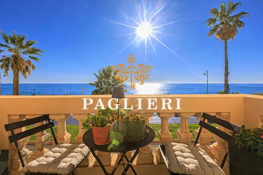 Appartamento a Genova, Liguria