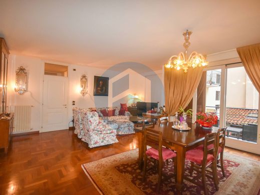 Piso / Apartamento en Iseo, Provincia di Brescia