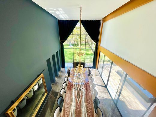 Luxury home for sale in Hacienda de Valle Escondido