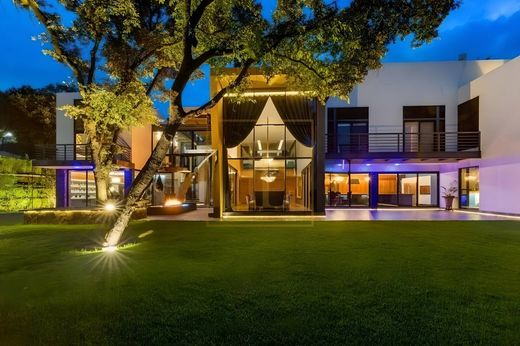 Casa de lujo en Hacienda de Valle Escondido, Atizapán de Zaragoza