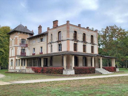 Schloss / Burg in Lamotte-Beuvron, Loir-et-Cher