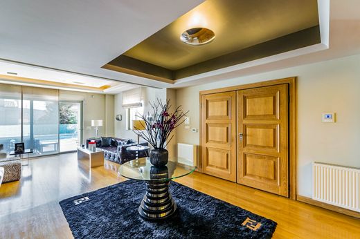 Villa a Atene, Nomarchía Athínas