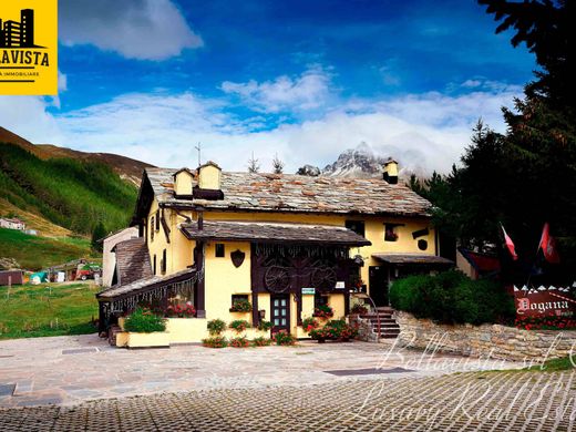 村舍  Chiavenna, 松德里奥省