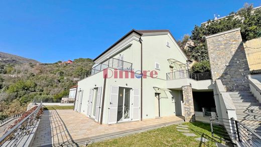 Mehrfamilienhaus in Alassio, Provincia di Savona