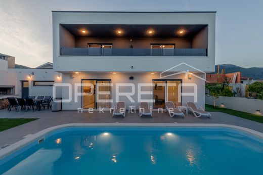 Casa de lujo en Kaštel Novi, Kaštela