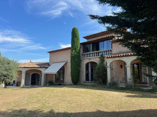 Luxe woning in Saint-Michel-l'Observatoire, Alpes-de-Haute-Provence