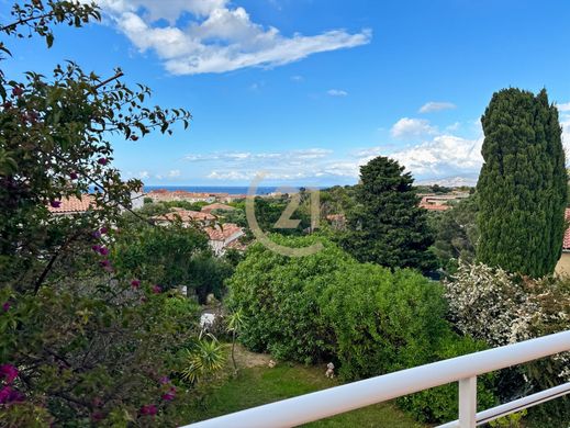 ‏בית חד-משפחתי ב  L'Île-Rousse, Upper Corsica