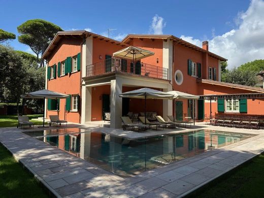 Forte dei Marmi, Provincia di Luccaのヴィラ