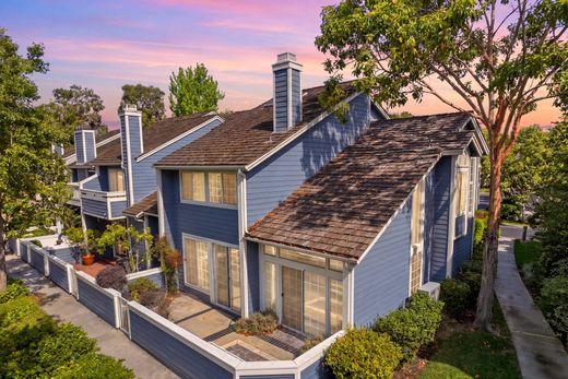 Townhouse in Long Beach, Los Angeles County